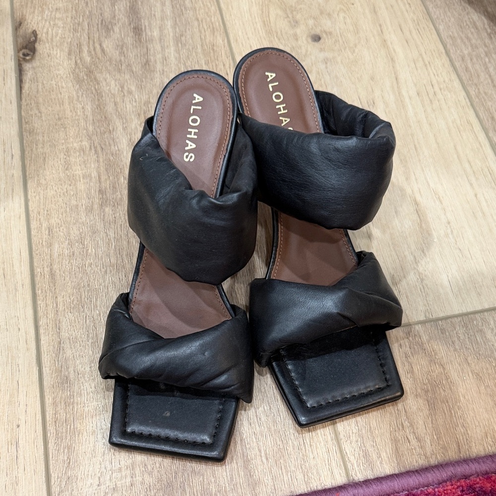 ALOHAS Black Padded Heeled Sandals